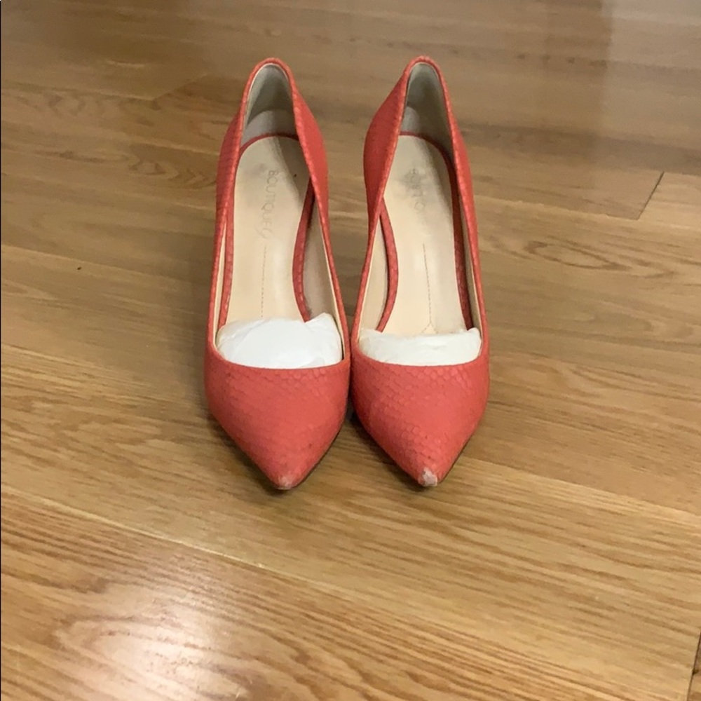 Hot pink snake effect textured high heel pumps